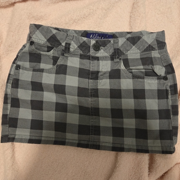 Miley Cyrus And Max Azria Juniors Mini Skirt Black and Gray Checkered Size 7 - Picture 4 of 4